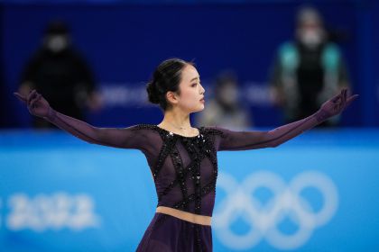 北京冬奥会花样滑冰团体赛女子单人滑短节目 中国选手朱易出战