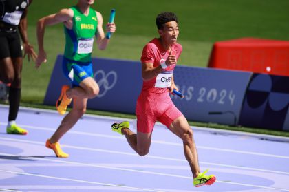 巴黎奥运会田径男子4x100米接力预赛 中国队小组第一晋级决赛