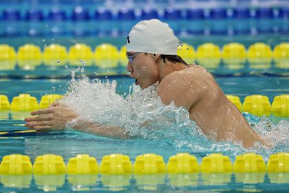 十五运会游泳男子100米蛙泳预赛 上海队覃海洋小组第一晋级