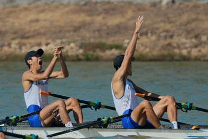 十五运会赛艇男子轻量级双人双桨决赛  辽宁队李亚伟/孙满夺冠