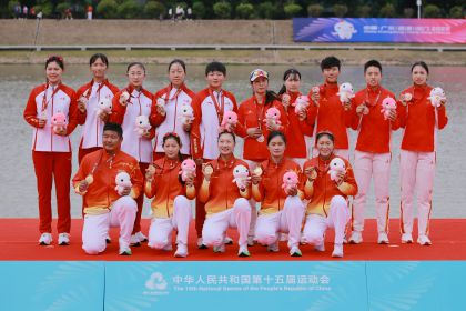 十五运会赛艇女子四人单桨决赛 湖北队吴咏梅/林心玉/巨蕊/王子凤夺冠