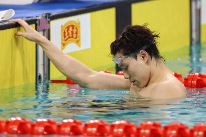 十五运会男子100米蛙泳决赛 上海队覃海洋获得金牌