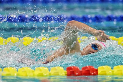 十五运会女子200米自由泳决赛 香港队何诗蓓获得冠军