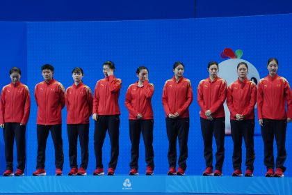 十五运羽毛球女子团体决赛 江苏队队员失金落泪