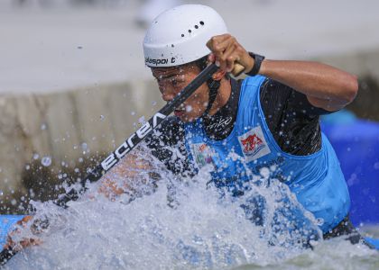 十五运会皮划艇激流回旋男子单人划艇决赛 浙江队季俊宇获得冠军