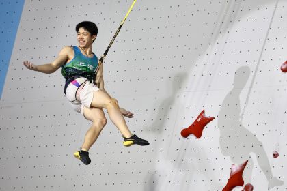 十五运会攀岩男子速度决赛 上海队赵一程获得冠军