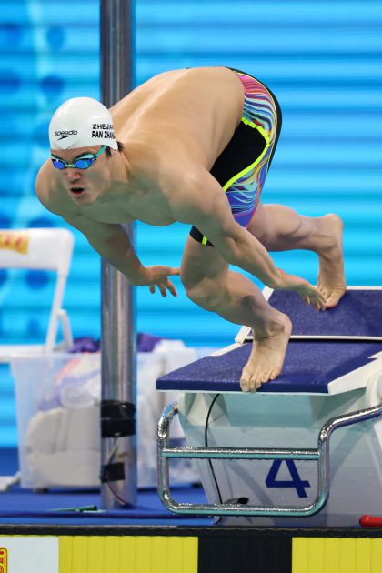 十五运会男子100米自由泳决赛 浙江队潘展乐获得金牌