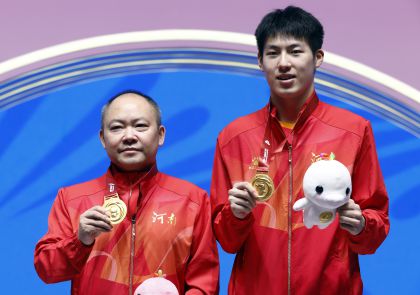 十五运会乒乓球男子18岁以下单打决赛 河南队温瑞博4比1胜上海队周锦泉