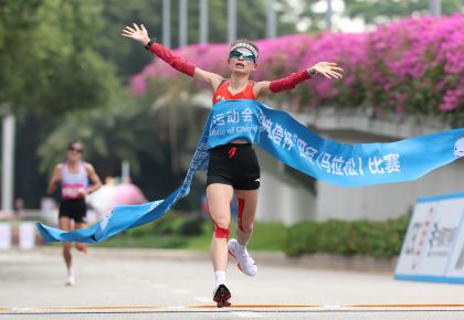 十五运会女子马拉松决赛 云南队选手张德顺夺冠