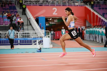 十五运会女子800米预赛第三组 贵州队邓月小组第五