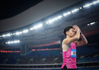 十五运会田径男子100米复赛第1组 广东队陈冠锋获得第三名