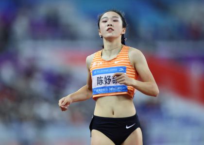 十五运会田径女子100米复赛第2组 浙江队陈妤颉获得第一名