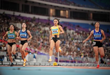 十五运会田径女子100米复赛第1组	 福建队葛曼棋获得第一名