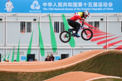 十五运会竞速小轮车男子竞速赛决赛 山东队林浩超获得冠军