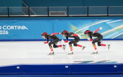 米兰冬奥会开幕在即 中国速度滑冰队进行适应性训练