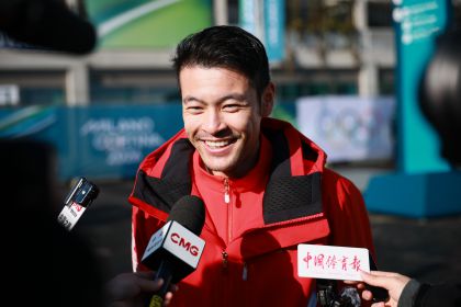 米兰冬奥会中国体育代表团旗手接受采访