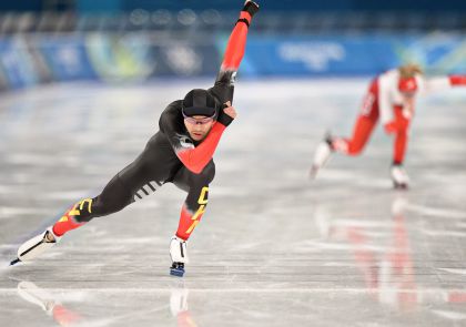 米兰冬奥会开幕在即 中国国家速度滑冰队进行适应性训练