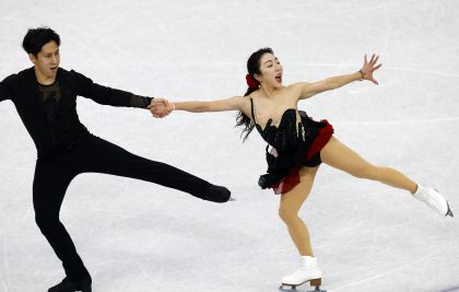 米兰冬奥会花样滑冰团体赛双人滑短节目 隋文静/韩聪出战