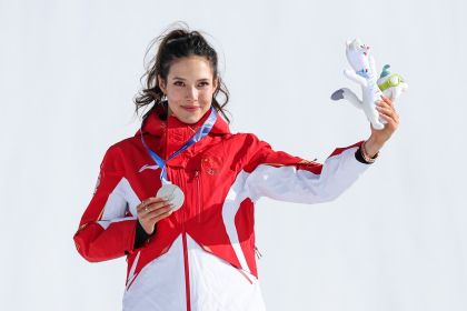 米兰冬奥会自由式滑雪女子坡面障碍技巧决赛 谷爱凌摘得银牌