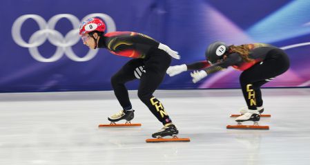 米兰冬奥会短道速滑混合团体接力半决赛 中国队晋级决赛
