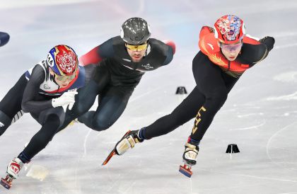 米兰冬奥会短道速滑男子1000米半决赛 孙龙晋级决赛