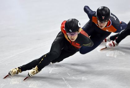 米兰冬奥会短道速滑男子1000米决赛B组 刘少昂获得第一名