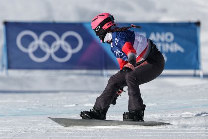 米兰冬奥会单板滑雪女子障碍追逐预赛 逄储源和拥青拉姆出战