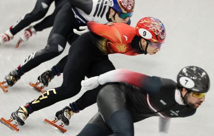 米兰冬奥会短道速滑男子1500米决赛 中国两选手被干扰滑倒无缘奖牌