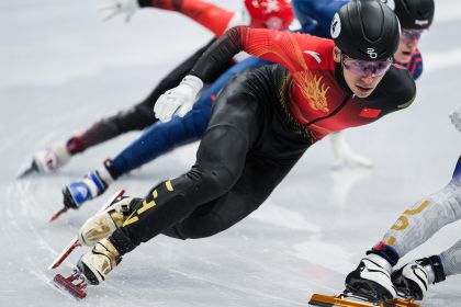 米兰冬奥会短道速滑男子1500米1/4决赛 刘少昂、孙龙晋级半决赛