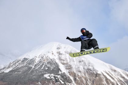 米兰冬奥会单板滑雪男子坡面障碍技巧预赛 苏翊鸣晋级决赛