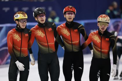 米兰冬奥会短道速滑男子5000米接力B组决赛 中国队获得第一名