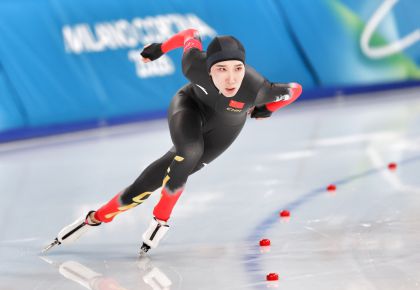 米兰冬奥会速度滑冰女子1500米决赛 中国三位选手完成比赛