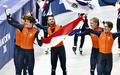 米兰冬奥会短道速滑男子5000米接力决赛 荷兰队夺冠