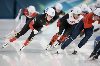 米兰冬奥会速度滑冰女子集体出发半决赛 杨滨瑜晋级决赛